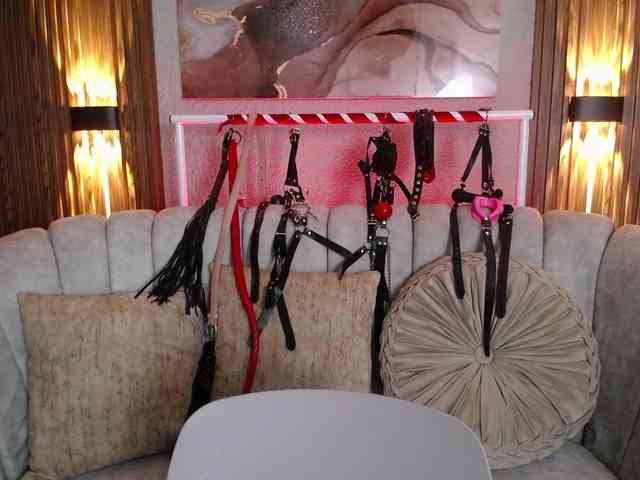 Naty-slavedoll webcam