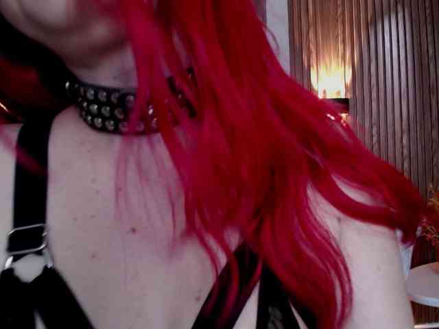 Naty-slavedoll webcam