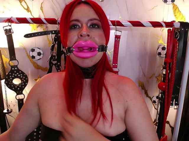 Naty-slavedoll webcam