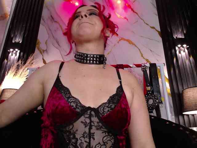 Naty-slavedoll webcam