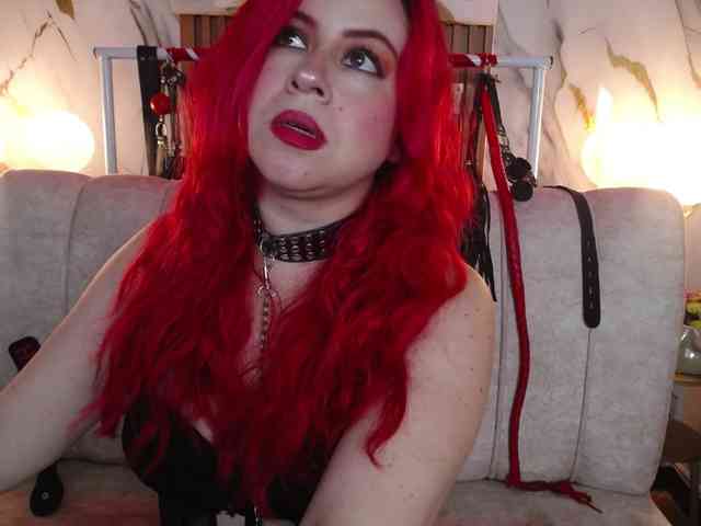 Naty-slavedoll webcam