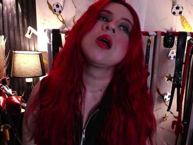 Naty-slavedoll webcam