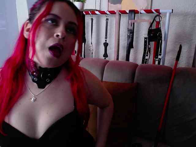 Naty-slavedoll webcam