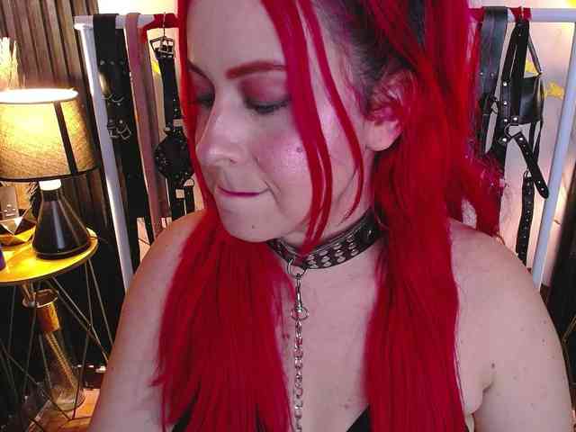 Naty-slavedoll webcam