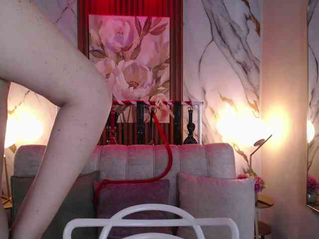 Naty-slavedoll webcam