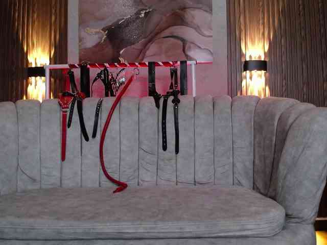 Naty-slavedoll webcam