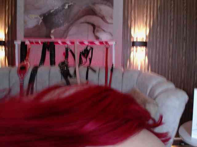 Naty-slavedoll webcam
