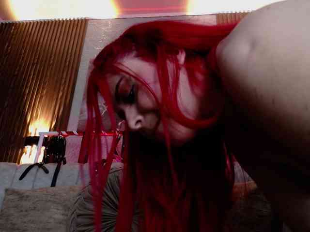 Naty-slavedoll webcam