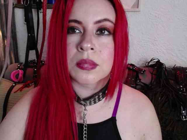 Naty-slavedoll webcam