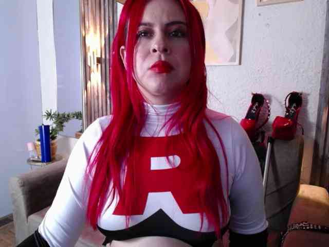 Naty-slavedoll webcam