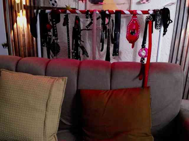 Naty-slavedoll webcam