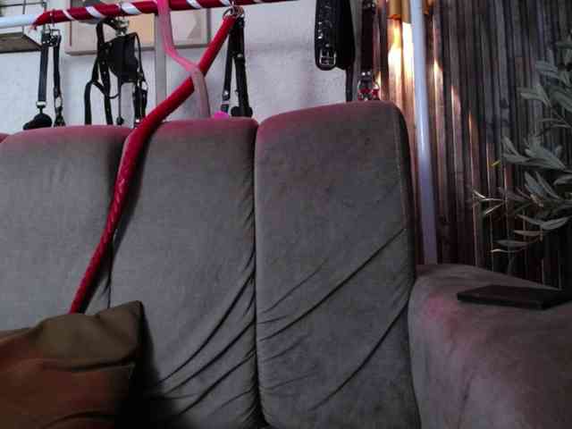 Naty-slavedoll webcam