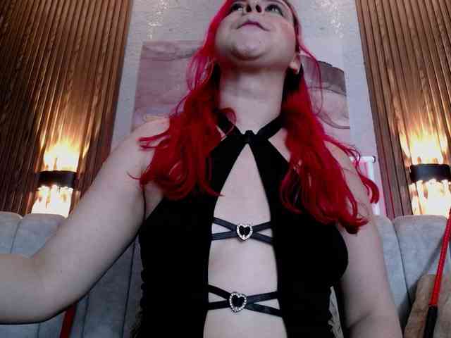 Naty-slavedoll webcam