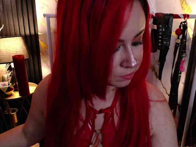 Naty-slavedoll webcam