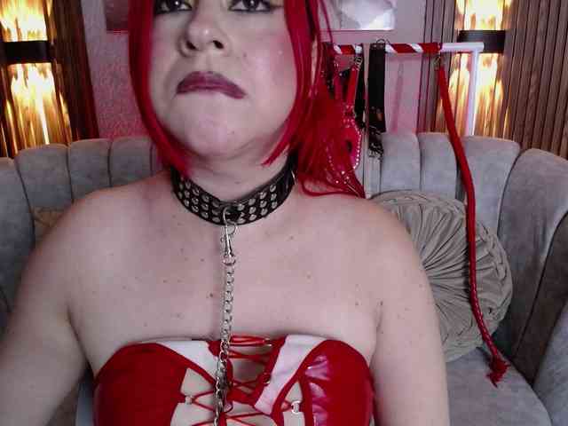 Naty-slavedoll webcam