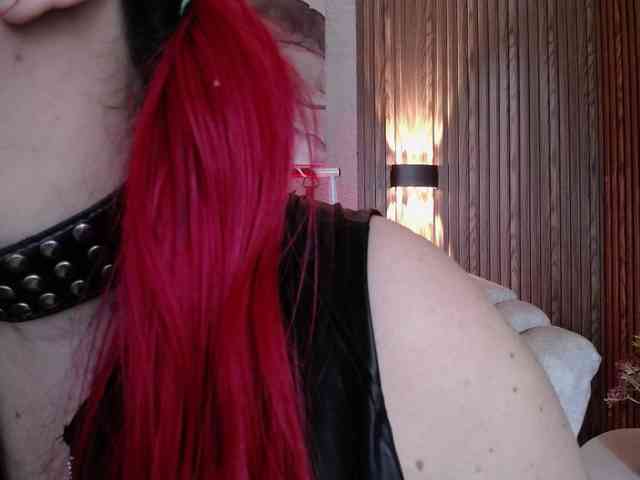 Naty-slavedoll webcam