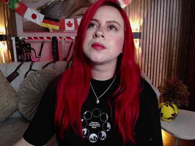 Naty-slavedoll webcam