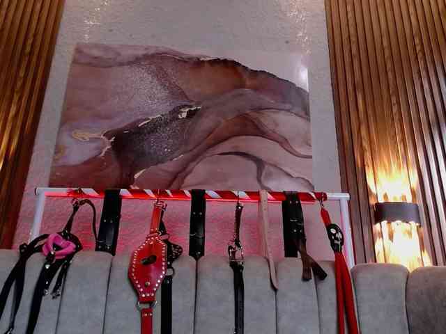 Naty-slavedoll webcam