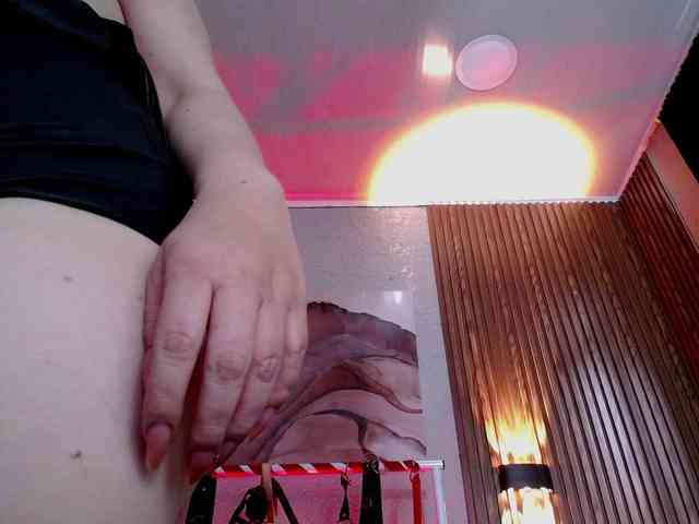 Naty-slavedoll webcam