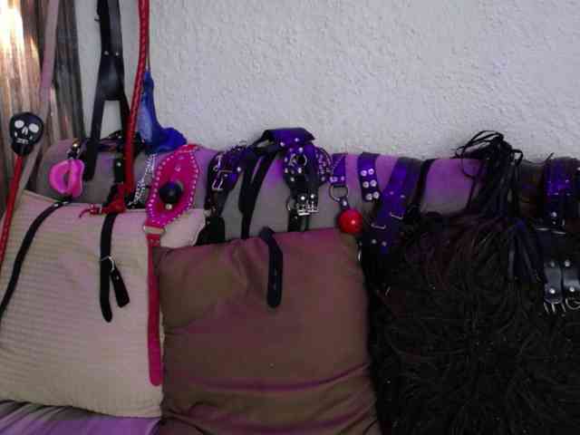 Naty-slavedoll webcam