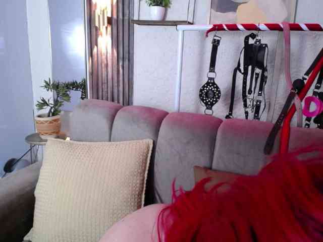 Naty-slavedoll webcam