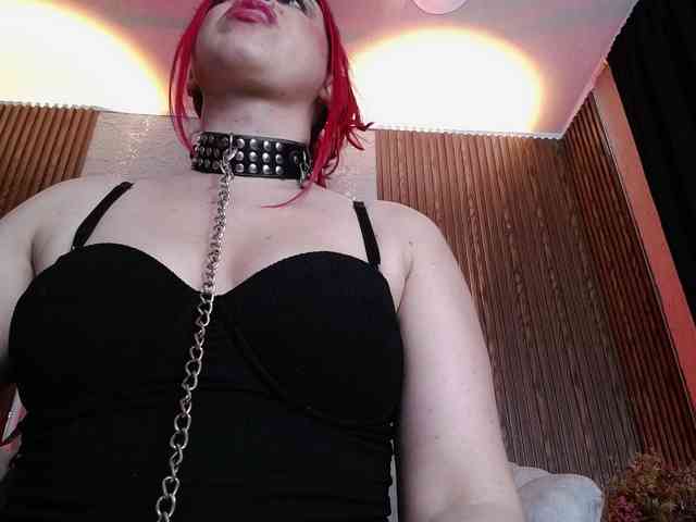 Naty-slavedoll webcam