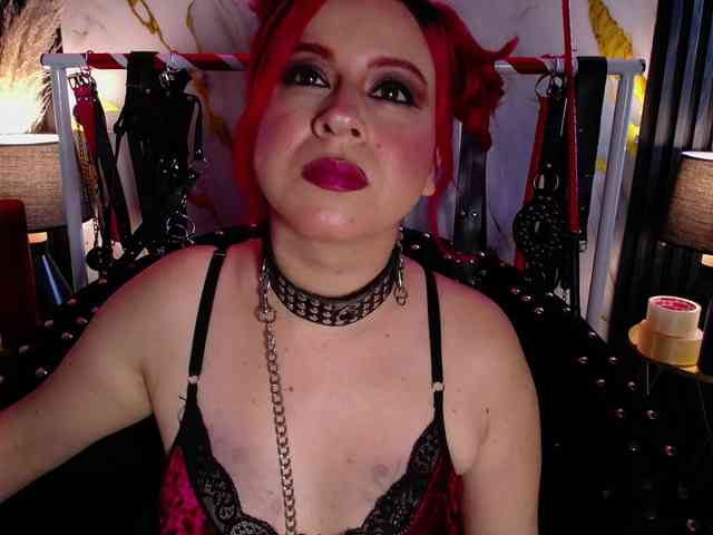 Naty-slavedoll webcam