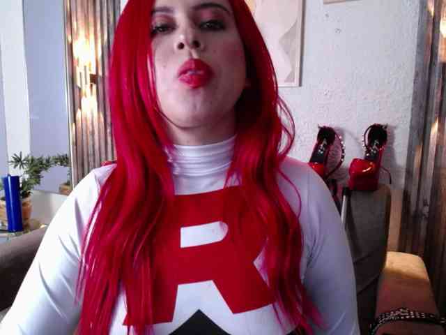 Naty-slavedoll webcam