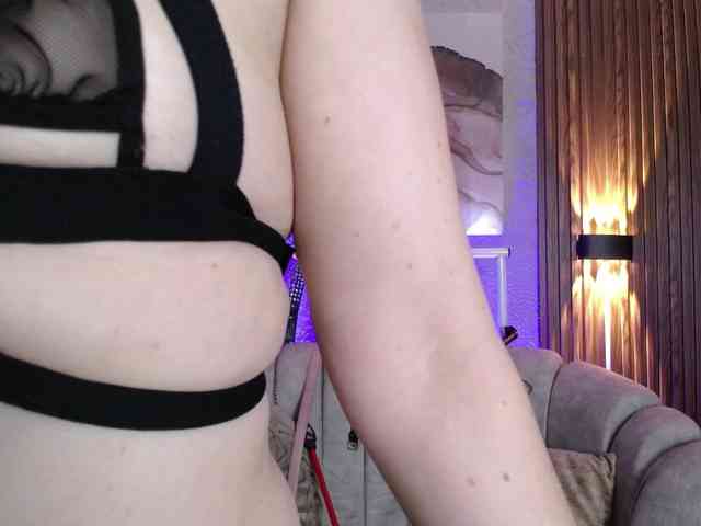 Naty-slavedoll webcam