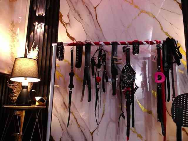 Naty-slavedoll webcam
