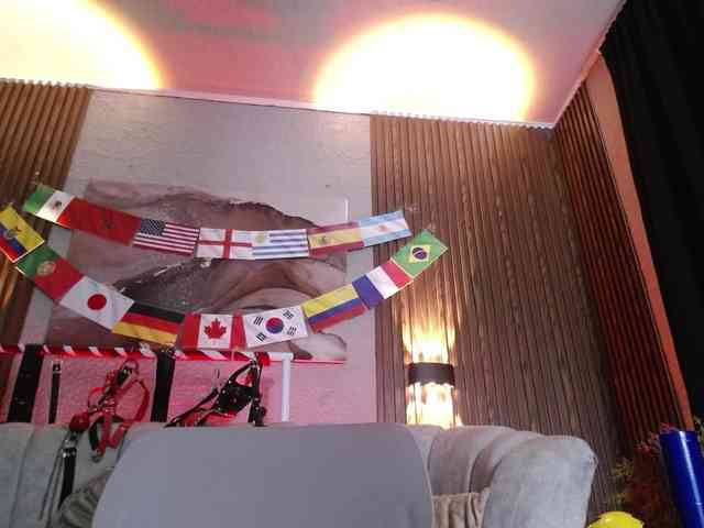 Naty-slavedoll webcam