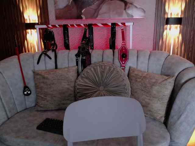 Naty-slavedoll webcam