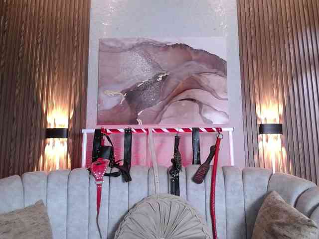 Naty-slavedoll webcam