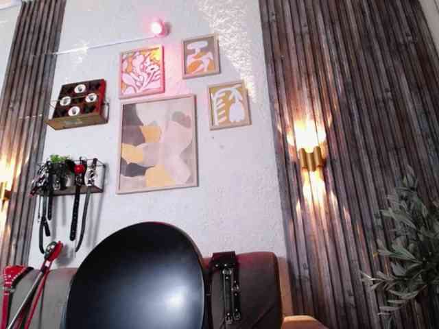 Naty-slavedoll webcam