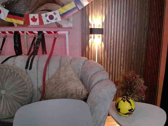Naty-slavedoll webcam