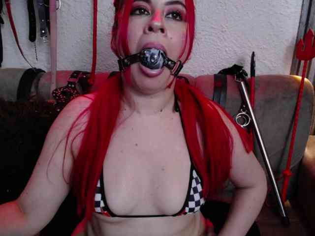 Naty-slavedoll webcam