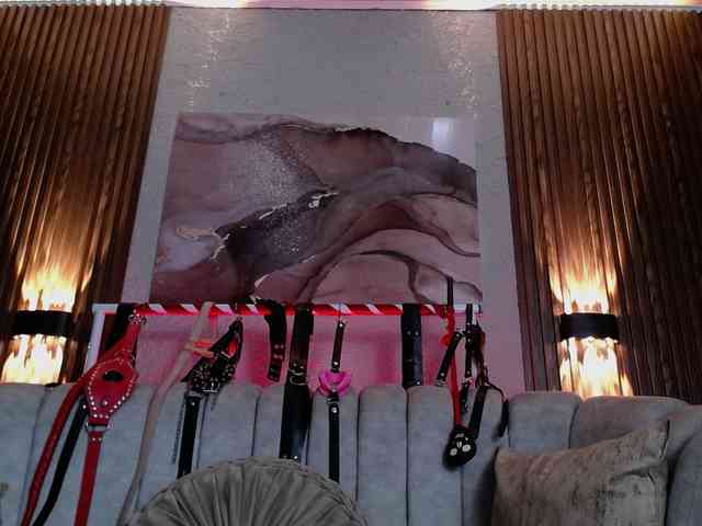 Naty-slavedoll webcam