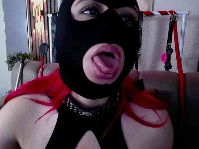Naty-slavedoll webcam