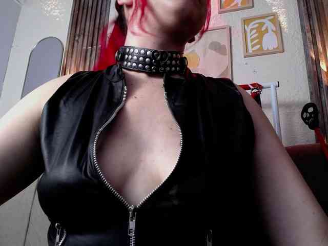 Naty-slavedoll webcam