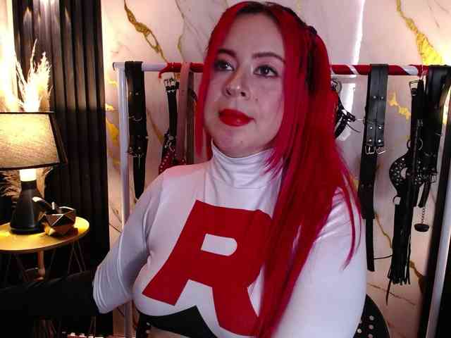 Naty-slavedoll webcam