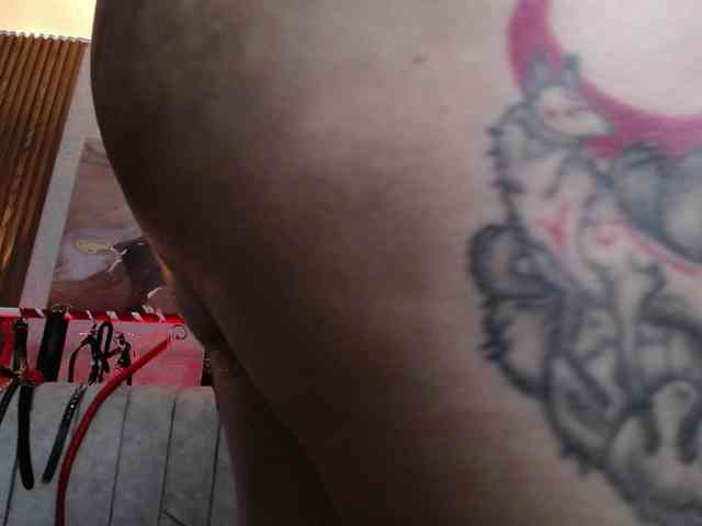 Naty-slavedoll webcam