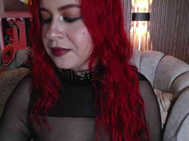 Naty-slavedoll webcam