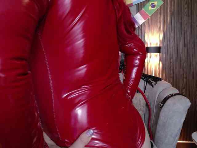 Naty-slavedoll webcam
