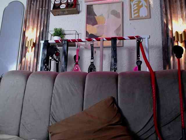 Naty-slavedoll webcam