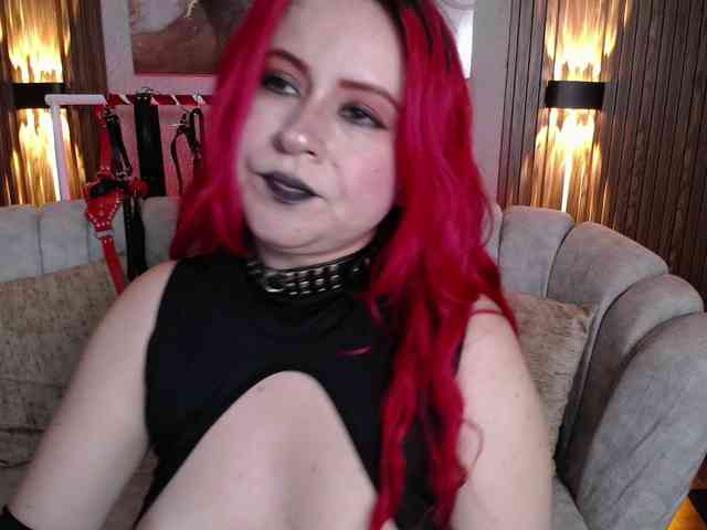 Naty-slavedoll webcam