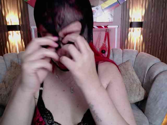 Naty-slavedoll webcam