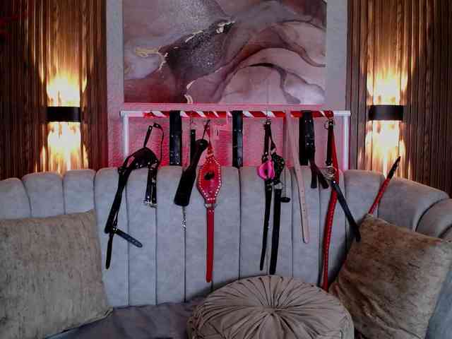 Naty-slavedoll webcam