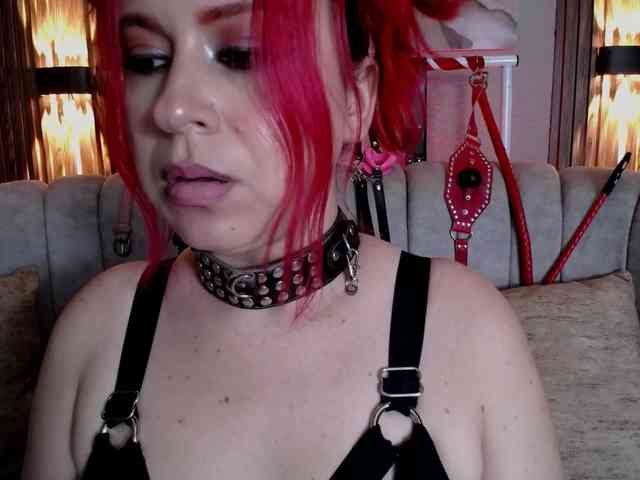 Naty-slavedoll webcam