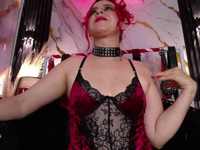 Naty-slavedoll webcam
