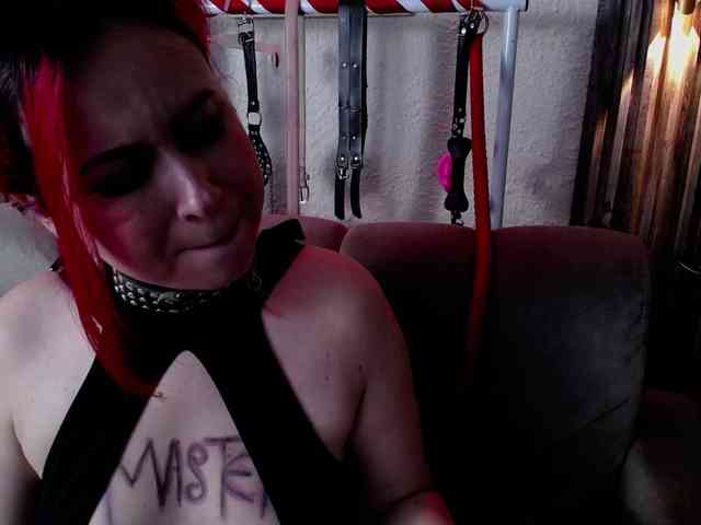 Naty-slavedoll webcam